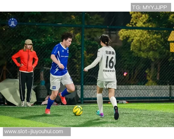 自由足球铂金杯盛典开启激情对决展现足球魅力与团队精神的巅峰之战